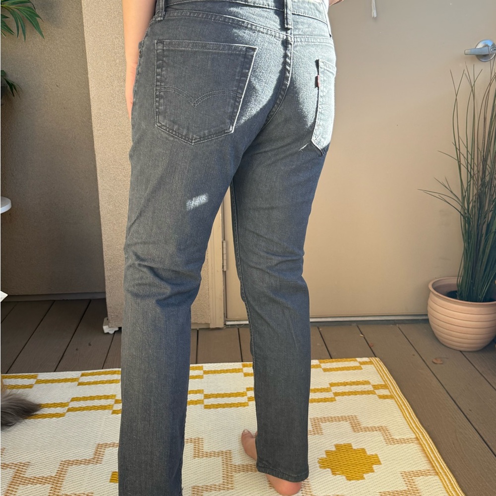 Levi's Women's Straight-Leg Jeans in Washed Gray